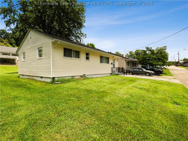 3939 39th Street E, Nitro, WV 25143