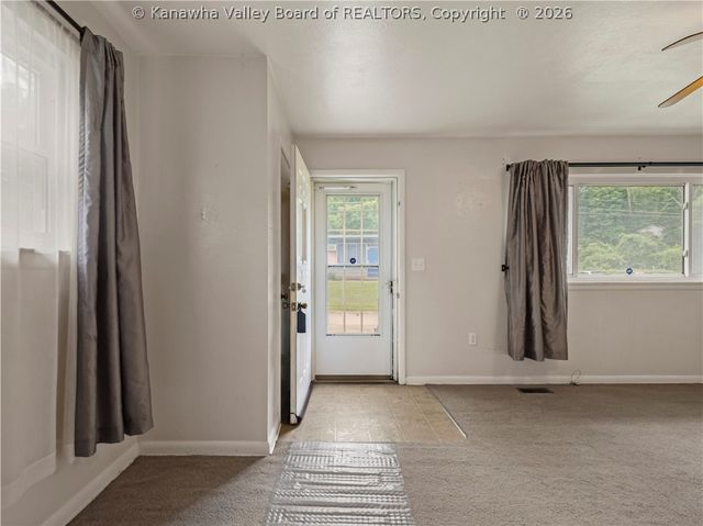 3939 39th Street E, Nitro, WV 25143