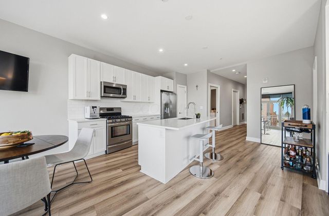 1145 N High Street, 202, Columbus, OH 43201