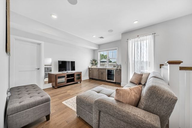 10 Sydney St 7, Boston, MA 02125