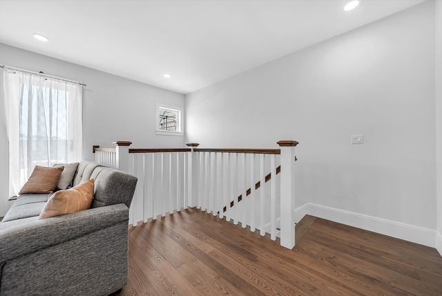 10 Sydney St 7, Boston, MA 02125