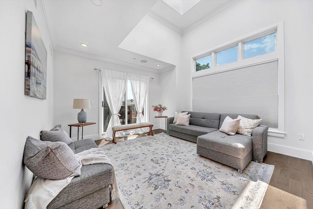 10 Sydney St 7, Boston, MA 02125