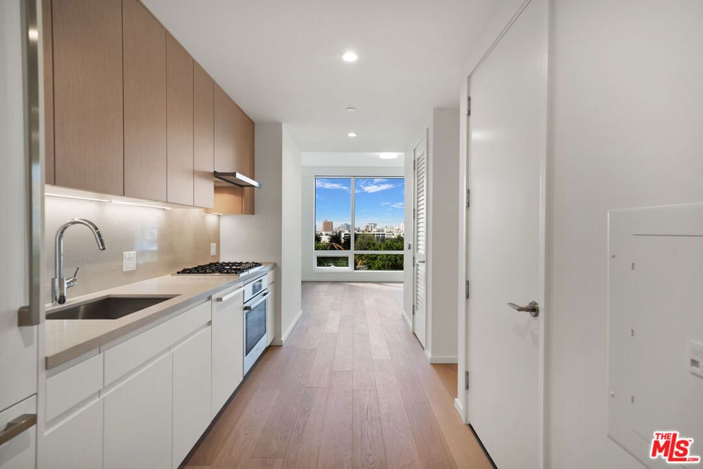 877 Francisco Street 1020, Los Angeles, CA 90017 — photo 2