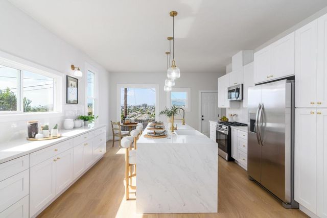 7284 W Point Ave, La Mesa, CA 91942