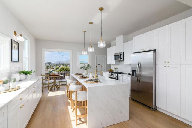 7284 W Point Ave, La Mesa, CA 91942