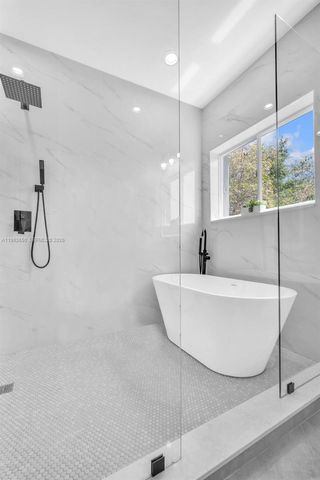 9732 NW 32nd St, Doral, FL 33172