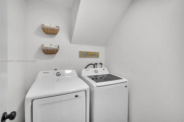 9732 NW 32nd St, Doral, FL 33172