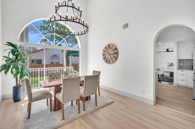 9732 NW 32nd St, Doral, FL 33172