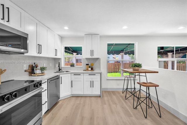 9732 NW 32nd St, Doral, FL 33172