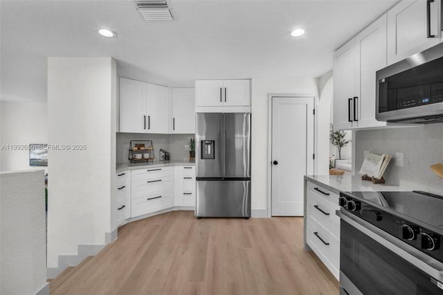 9732 NW 32nd St, Doral, FL 33172