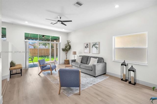 9732 NW 32nd St, Doral, FL 33172