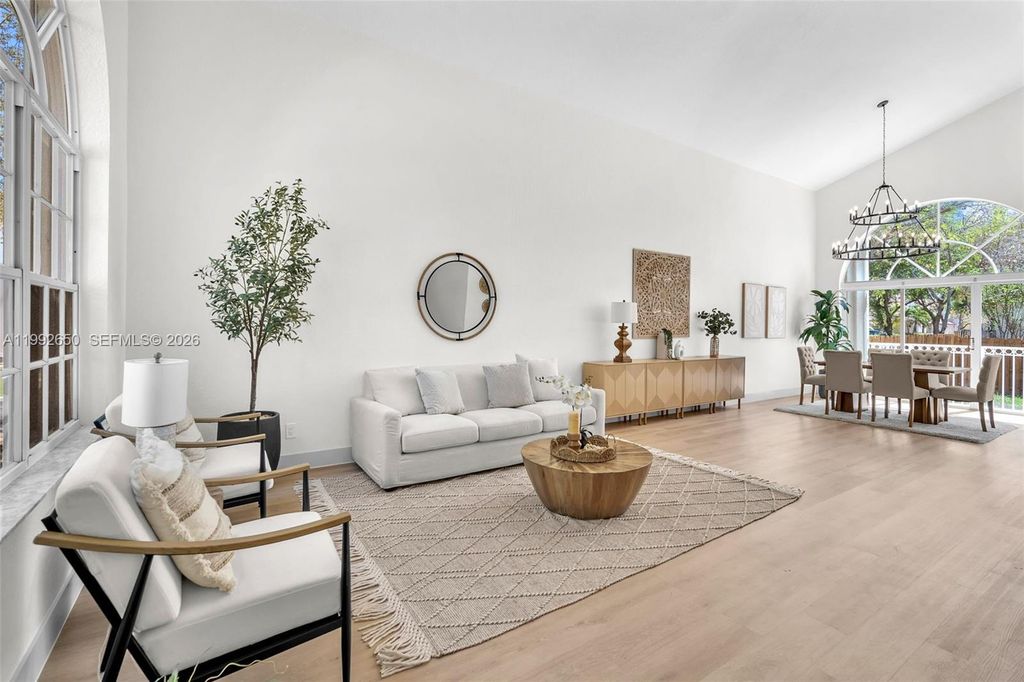 9732 NW 32nd St, Doral, FL 33172