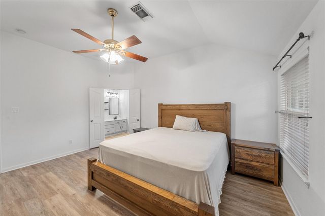 118 Pin Oak Lane, Hempstead, TX 77445