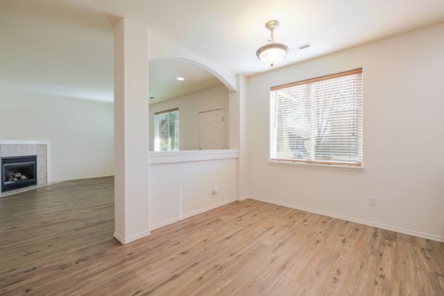 1263 NE 4th Street, Redmond, OR 97756