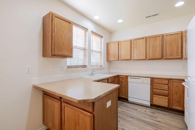 1263 NE 4th Street, Redmond, OR 97756