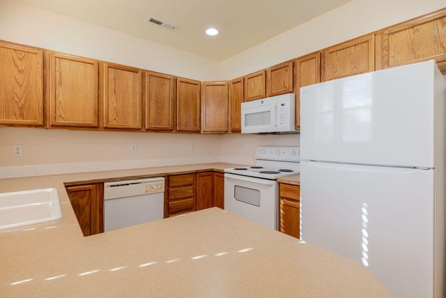 1263 NE 4th Street, Redmond, OR 97756