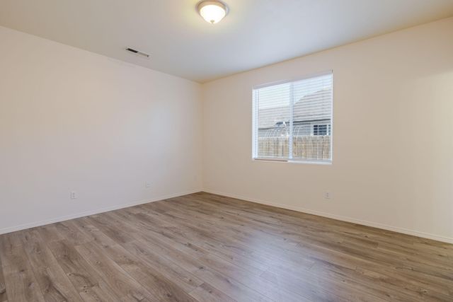 1263 NE 4th Street, Redmond, OR 97756