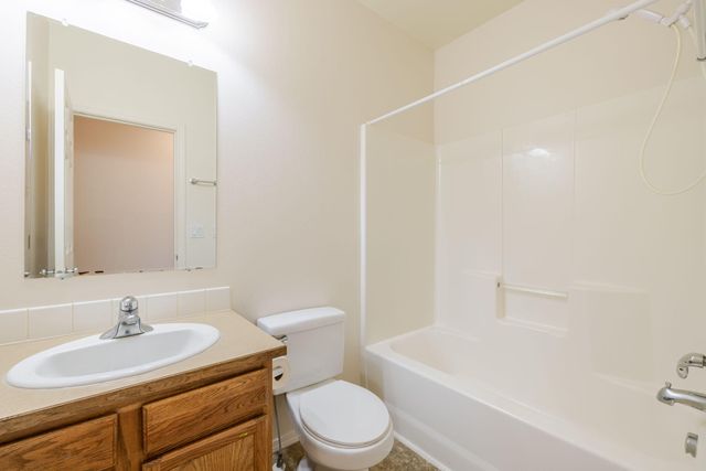 1263 NE 4th Street, Redmond, OR 97756