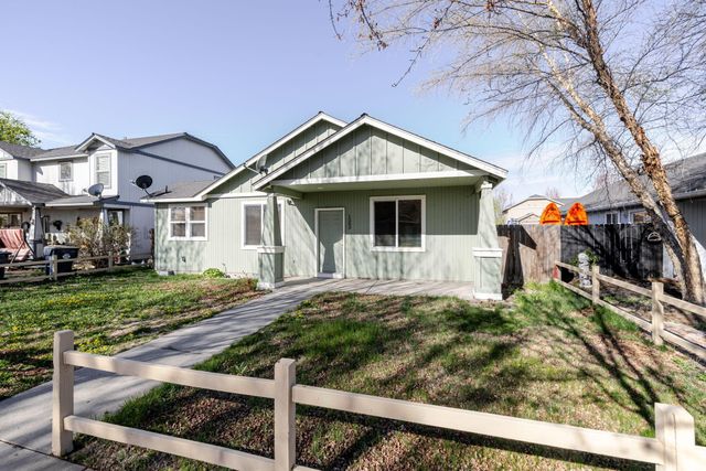 1263 NE 4th Street, Redmond, OR 97756