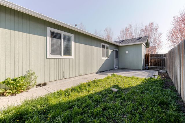 1263 NE 4th Street, Redmond, OR 97756