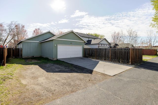 1263 NE 4th Street, Redmond, OR 97756