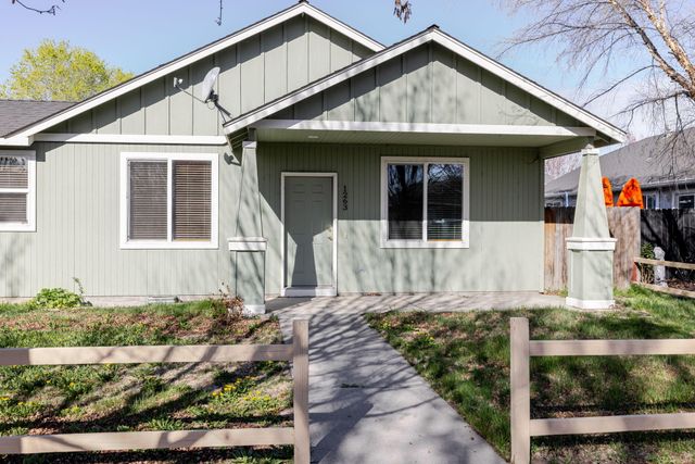 1263 NE 4th Street, Redmond, OR 97756