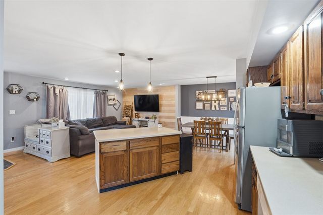 610 Forest Rd Road, East Moline, IL 61244