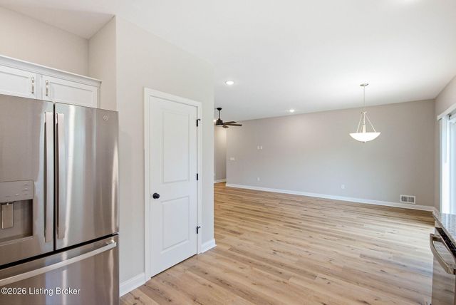 1814 Hoffman Dr, La Grange, KY 40031