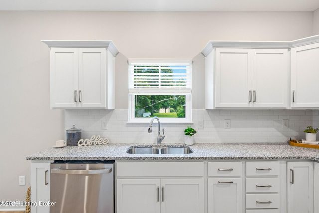 1814 Hoffman Dr, La Grange, KY 40031