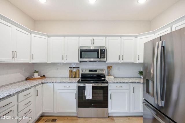 1814 Hoffman Dr, La Grange, KY 40031