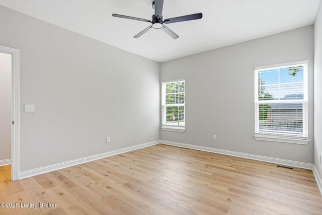 1814 Hoffman Dr, La Grange, KY 40031