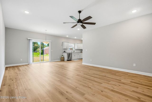 1814 Hoffman Dr, La Grange, KY 40031