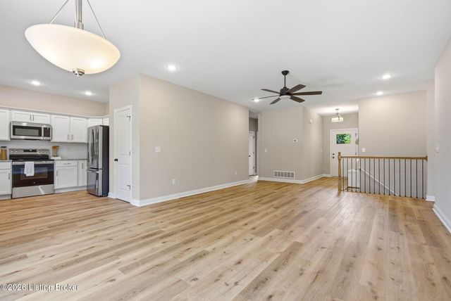 1814 Hoffman Dr, La Grange, KY 40031