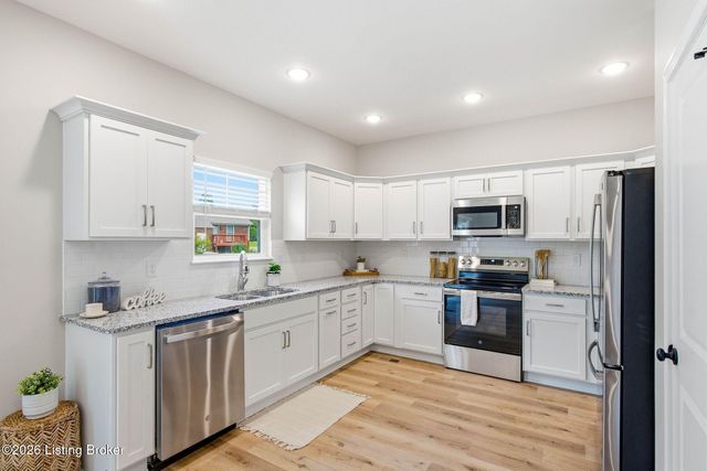 1814 Hoffman Dr, La Grange, KY 40031