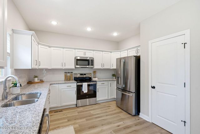 1814 Hoffman Dr, La Grange, KY 40031