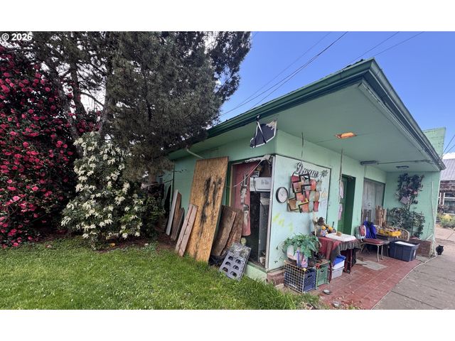 107 5TH St, Amity, OR 97101