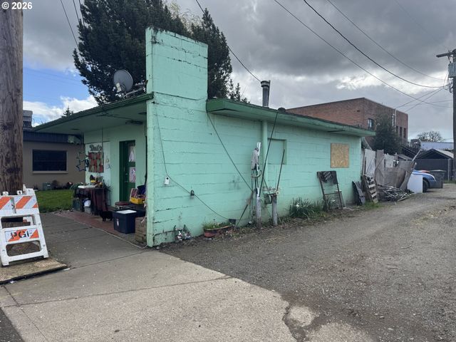 107 5TH St, Amity, OR 97101