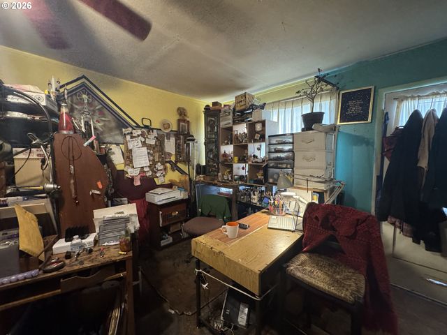 107 5TH St, Amity, OR 97101
