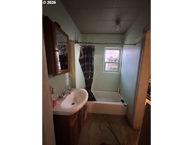 107 5TH St, Amity, OR 97101