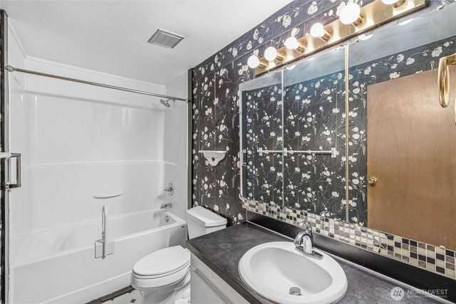 6725 La Bello Drive, Lynden, WA 98264
