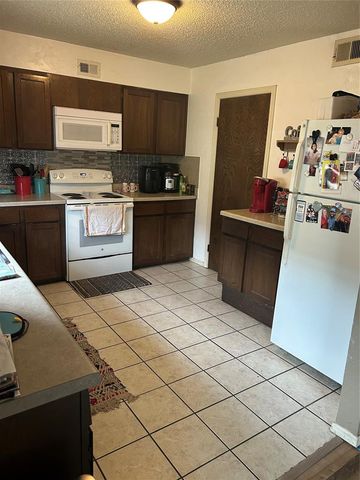 3317 S Brookhollow Court, Oklahoma City, OK 73120