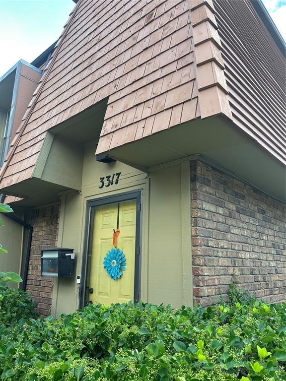 3317 S Brookhollow Court, Oklahoma City, OK 73120