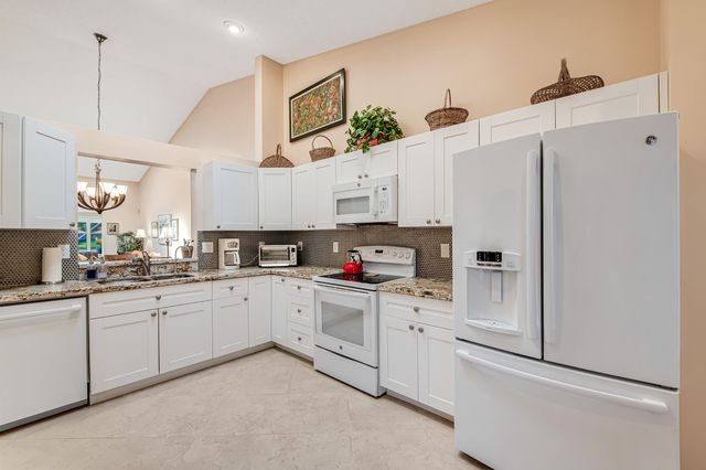 7690 Majestic Palm Drive, Boynton Beach, FL 33437