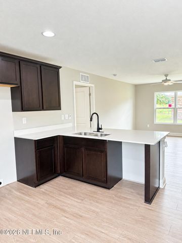 4437 BESSIE Circle E, Jacksonville, FL 32209