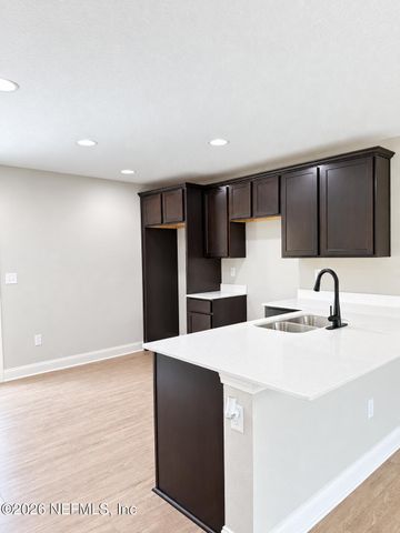 4437 BESSIE Circle E, Jacksonville, FL 32209