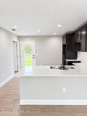 4437 BESSIE Circle E, Jacksonville, FL 32209