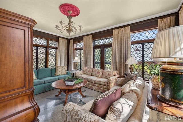 66 Lake Forest Drive, St Louis, MO 63117