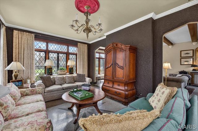 66 Lake Forest Drive, St Louis, MO 63117