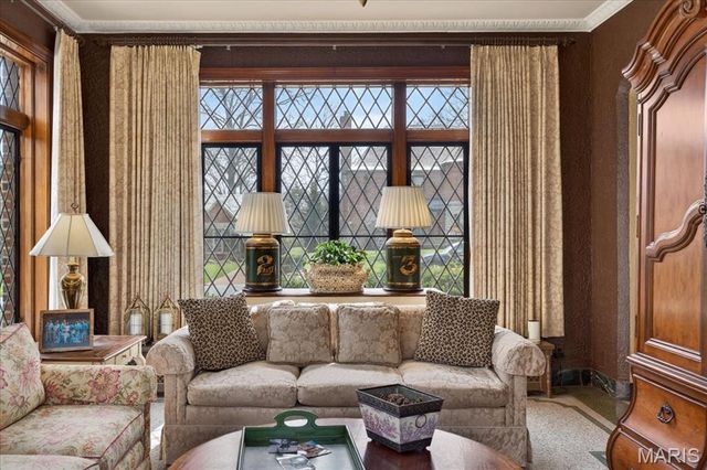 66 Lake Forest Drive, St Louis, MO 63117