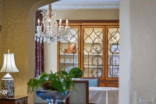 66 Lake Forest Drive, St Louis, MO 63117